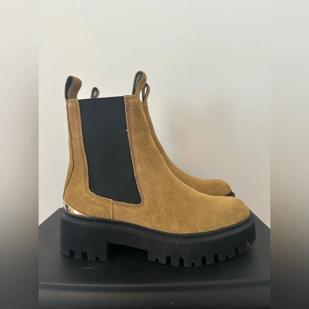 MAJE Ankle Platform Chelsea Boot Gold Accent NWOB Size 40